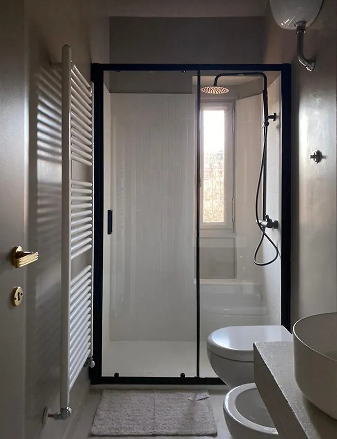 밀라노 Bilocale Di Design Con Vista In Crocetta Quadronno 아파트